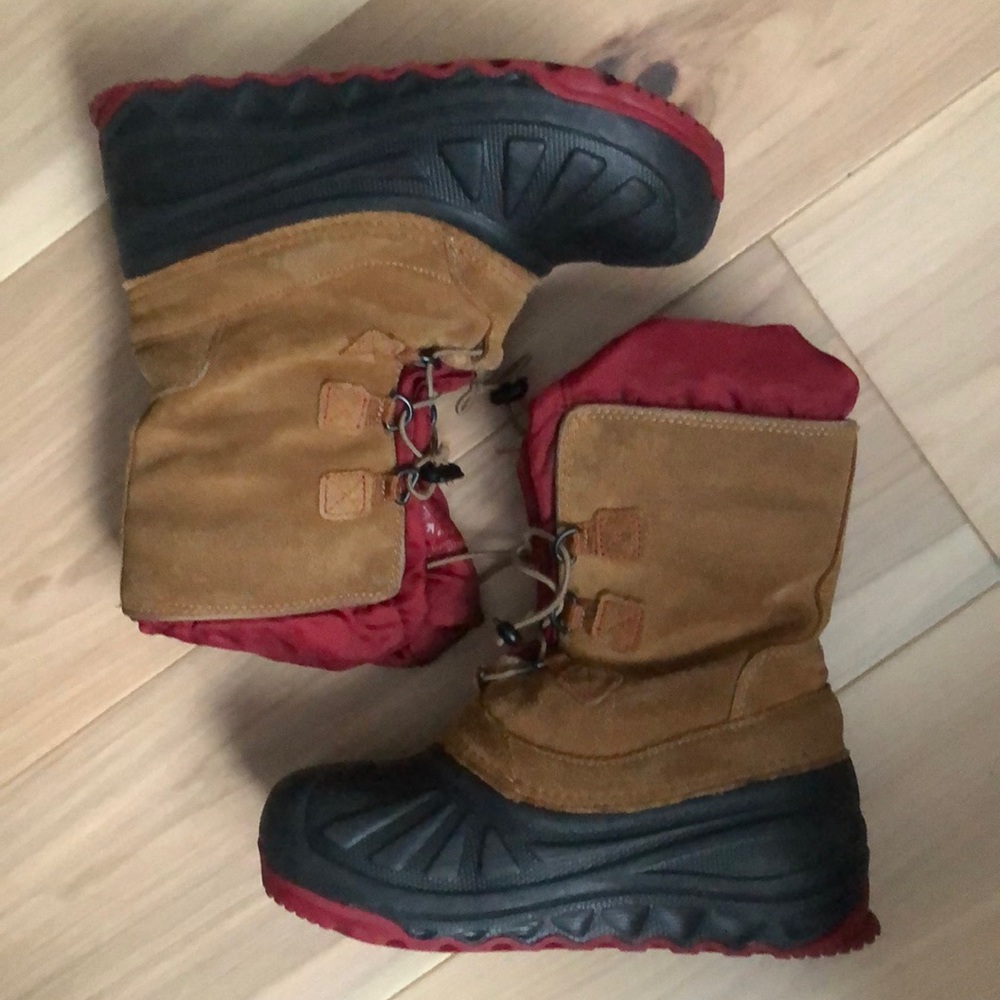 Ugg waterproof boots for kids size US 3